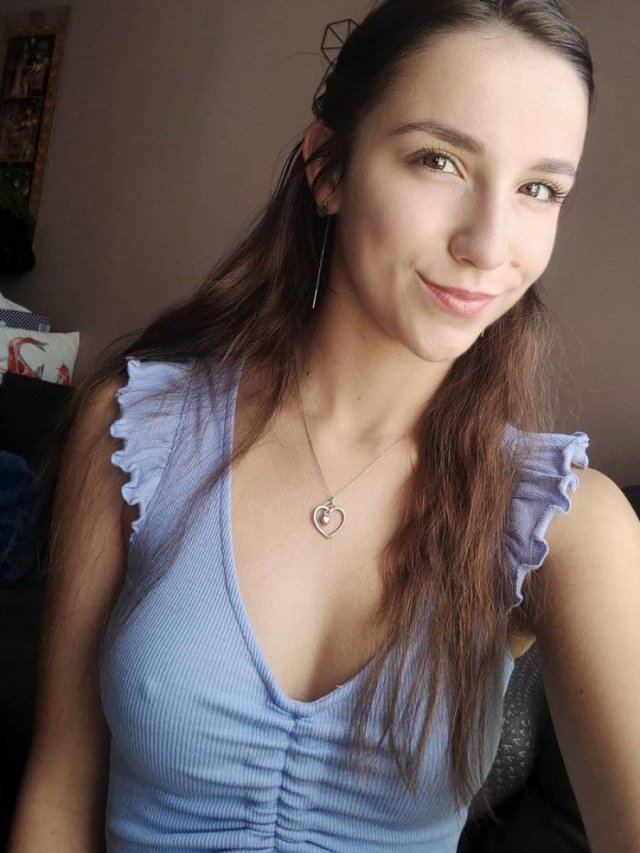 Braless Girls (30 pics)