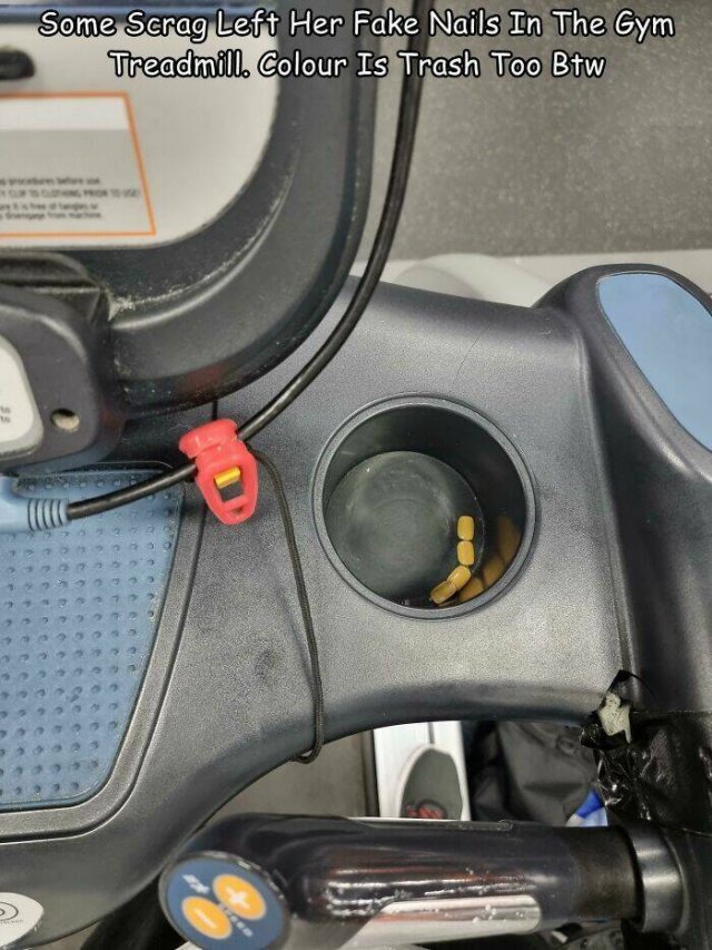 Annoying Finds From The Gym (19 pics)