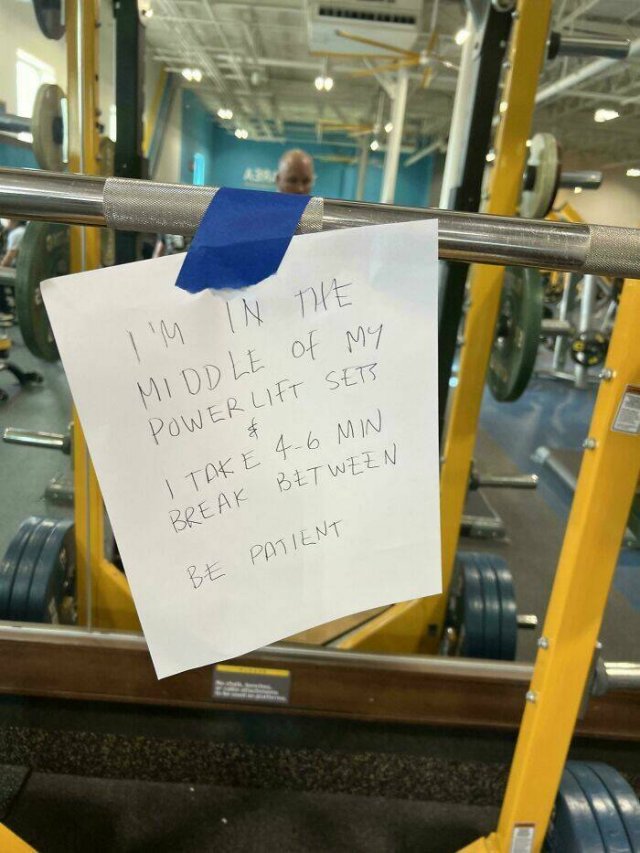 Annoying Finds From The Gym (19 pics)