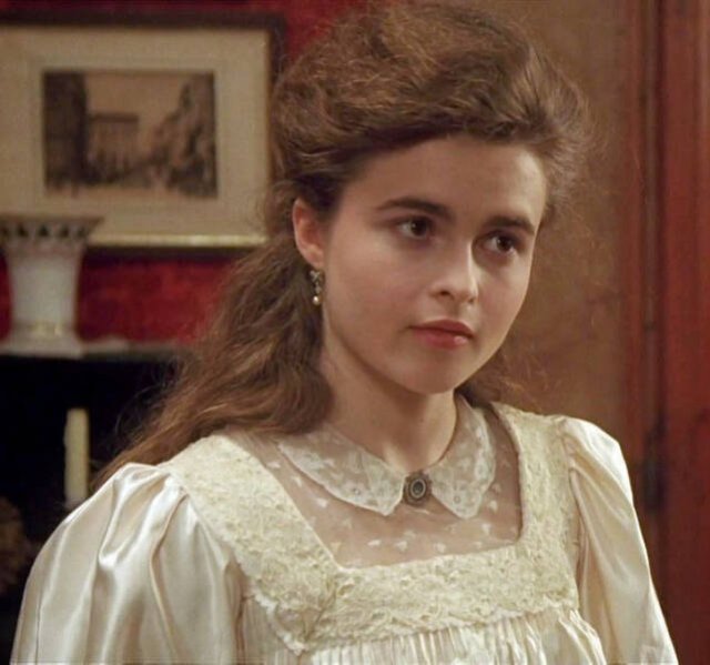 Famous Actresses At The Beginning Of Their Careers (17 pics)