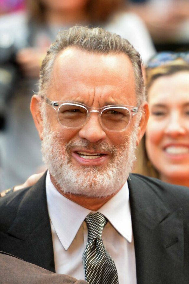 Celebrities Who Have Accepted Gray Hair (20 pics)