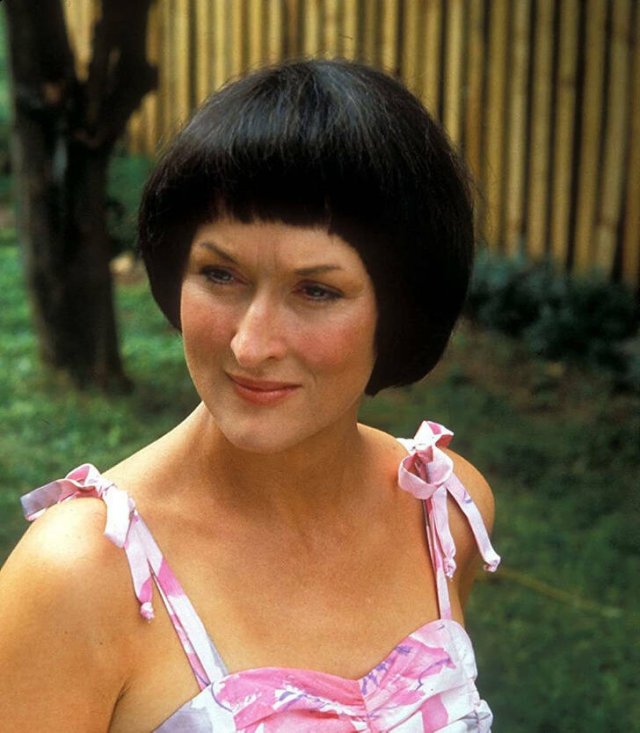 Famous Actresses At The Beginning Of Their Careers (17 pics)
