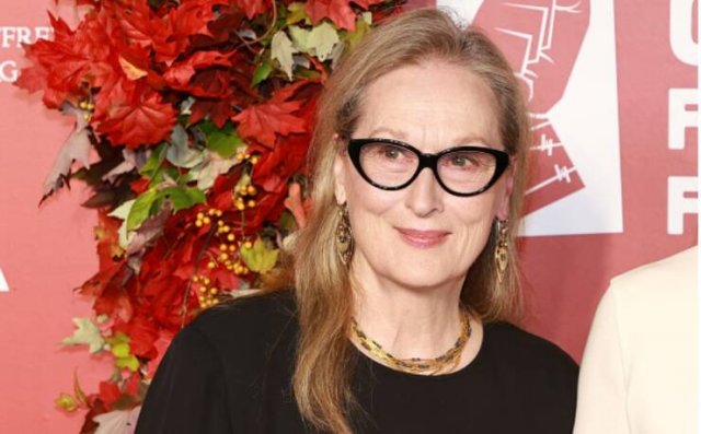 Famous Actresses At The Beginning Of Their Careers (17 pics)