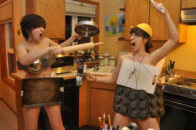 What Is Going On Here? (54 pics)