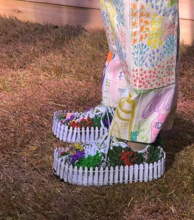 What Is Going On Here? (54 pics)