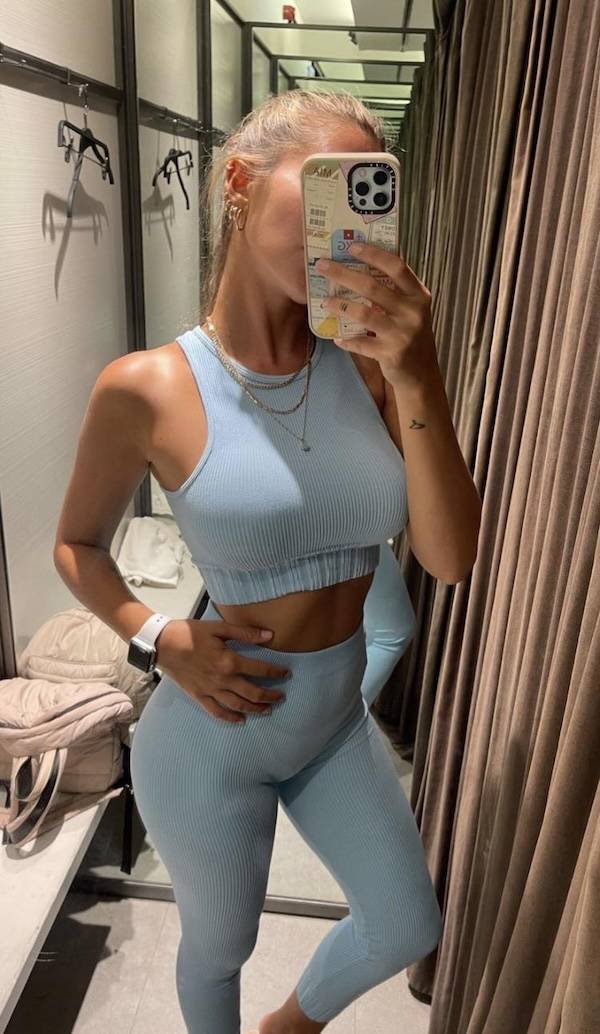 Selfie Girls (47 pics)