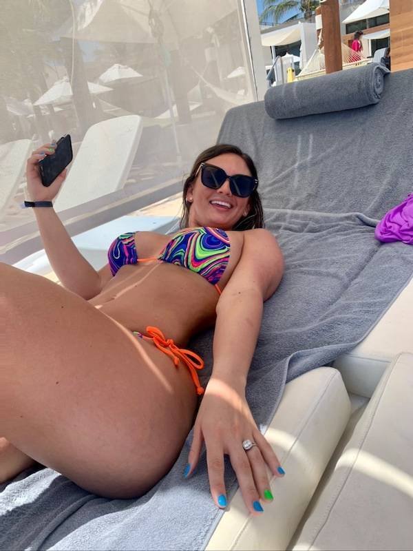 Bikini Girls (49 pics)