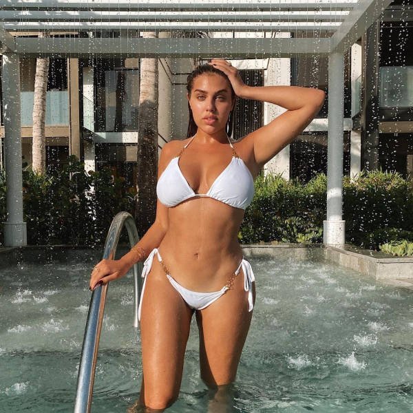 Wet Girls (50 pics)