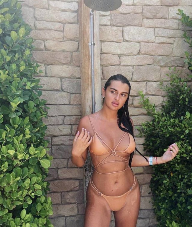 Wet Girls (50 pics)