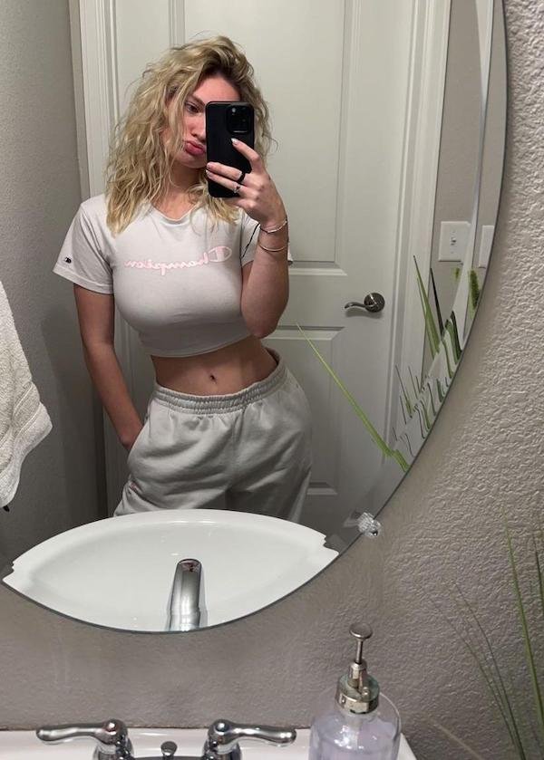 Girls In Pajamas (32 pics)