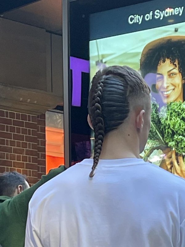 Terrible Haircuts (22 pics)