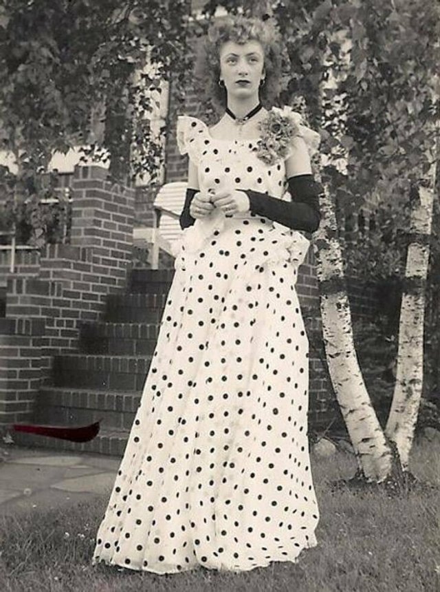 People Share Their Graduation Photos From The Past (20 pics)