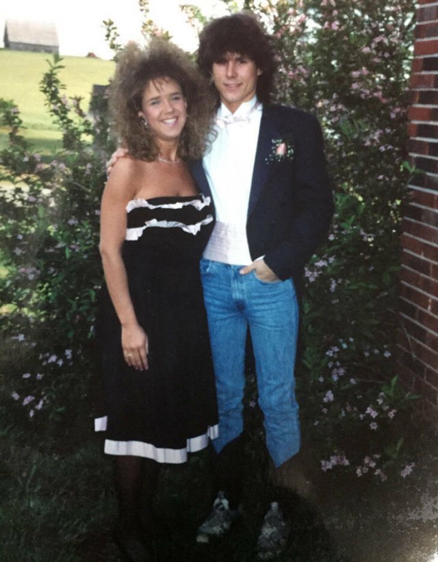 People Share Their Graduation Photos From The Past (20 pics)