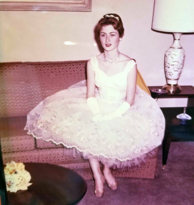 People Share Their Graduation Photos From The Past (20 pics)