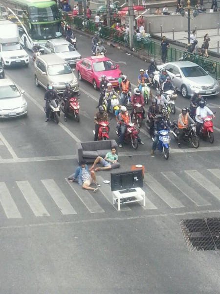 What Is Going On Here? (29 pics)