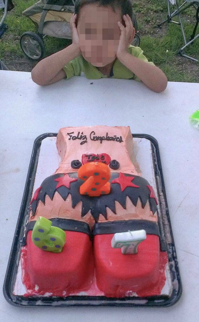 Crazy Birthday Cakes (16 pics)