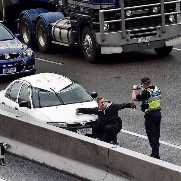 What Is Going On Here? (21 pics)