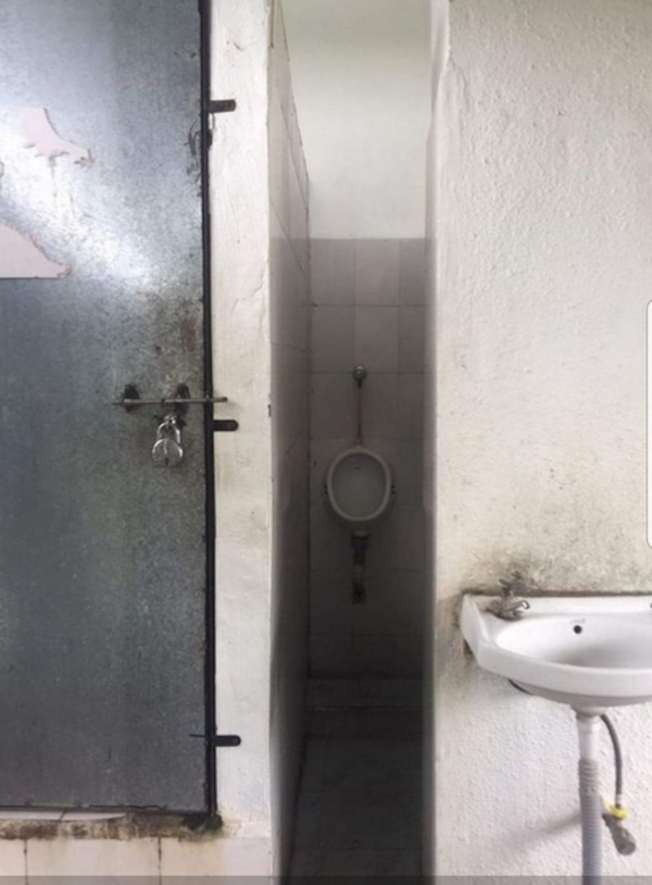 Awful Restrooms (27 pics)