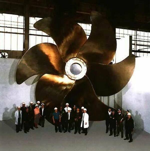Giant Things (18 pics)