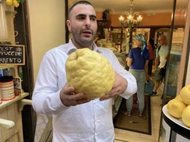 Giant Things (18 pics)