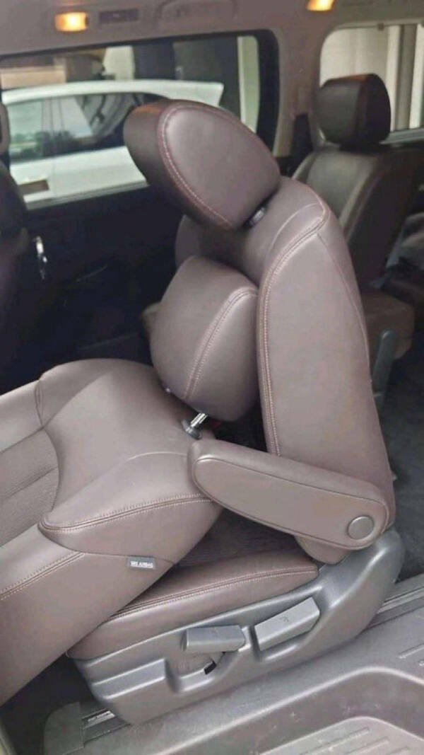 What Is Going On Here? (19 pics)