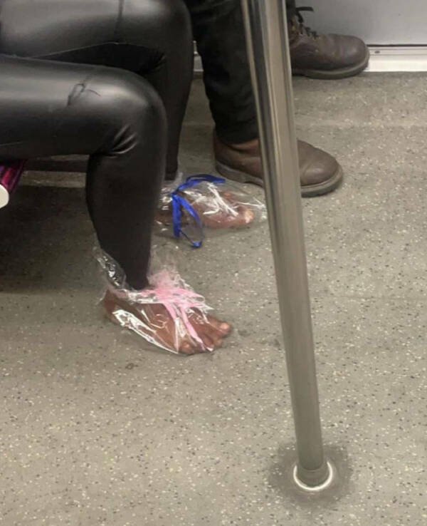 What Is Going On Here? (19 pics)