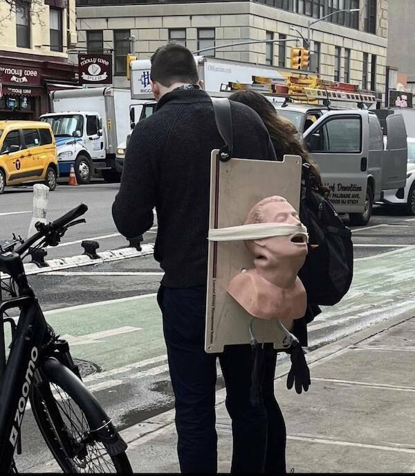 What Is Going On Here? (19 pics)