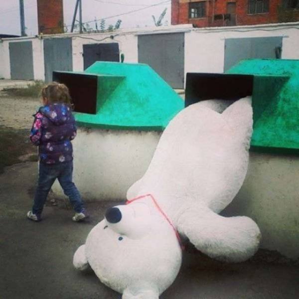 What Is Going On Here? (25 pics)