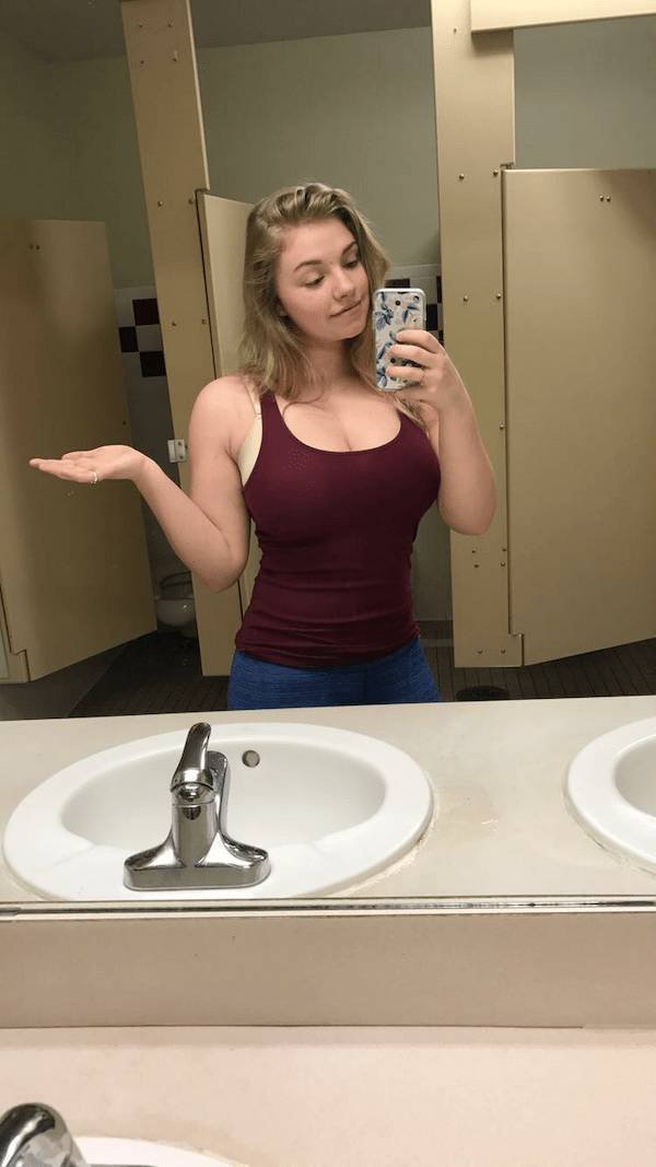 Selfie Girls (31 pics)