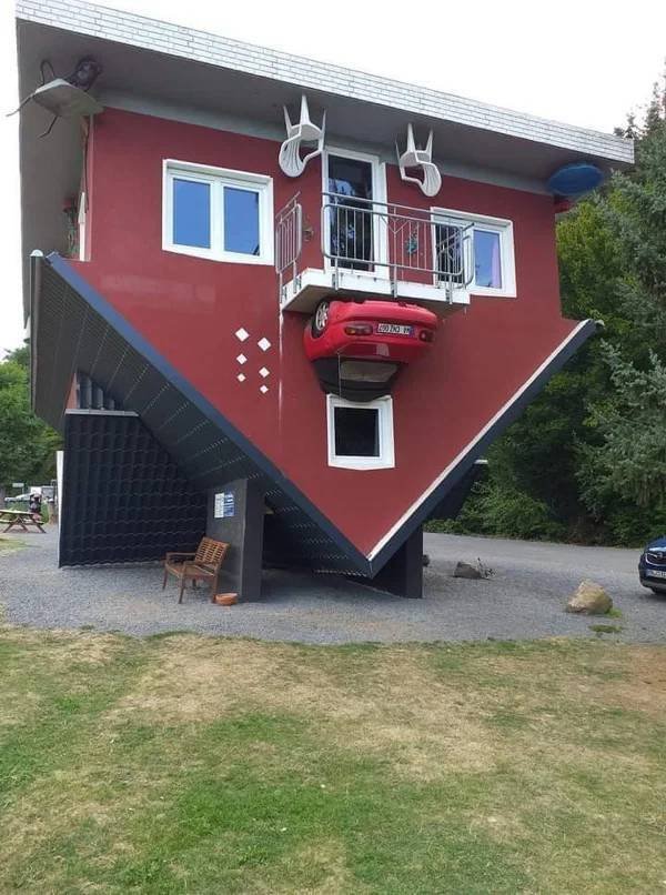 What Is Going On Here? (27 pics)