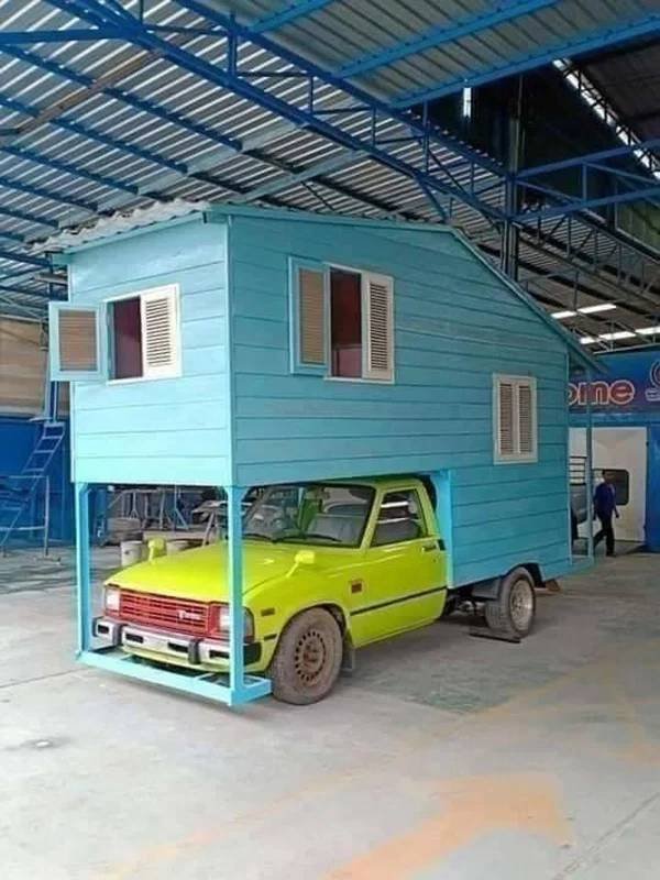 What Is Going On Here? (27 pics)