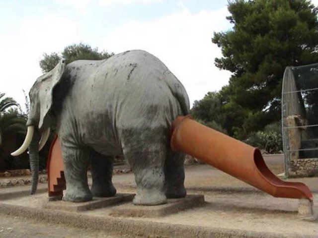 What Is Going On Here? (27 pics)