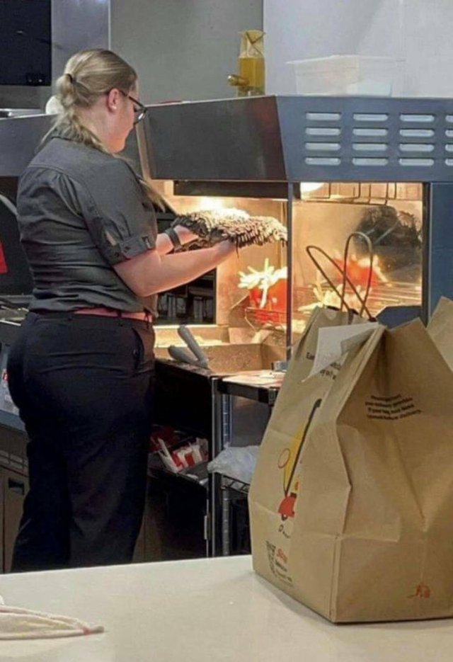 Annoying Moments (17 pics)
