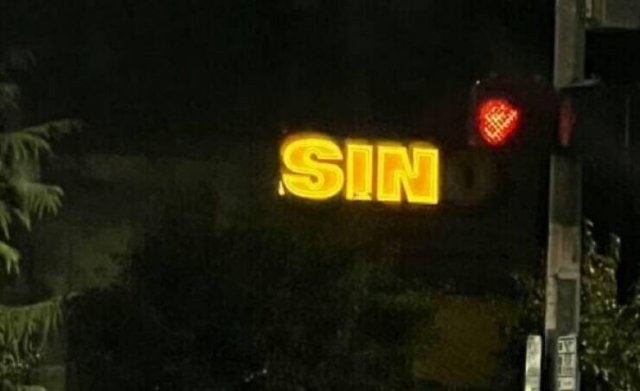 Failed Neon Signs (20 pics)