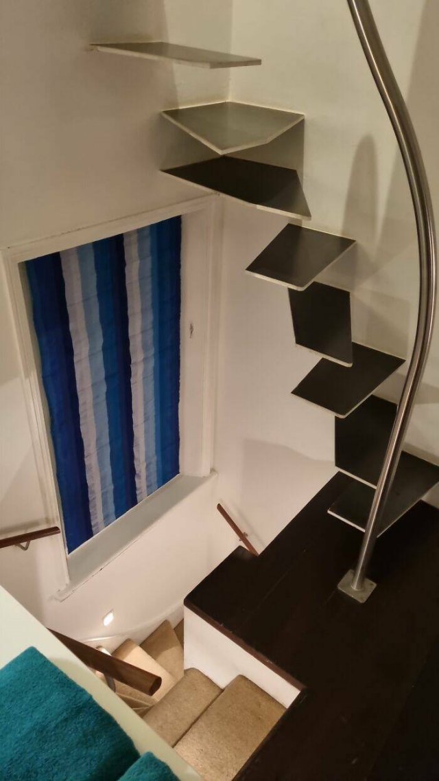 Weird Staircases (25 pics)