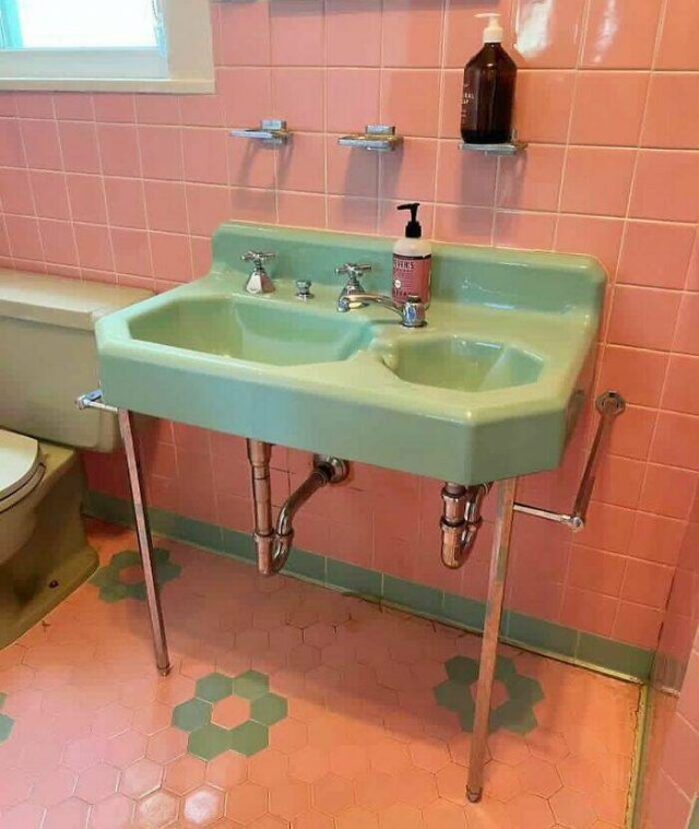 Weird Bathrooms (25 pics)