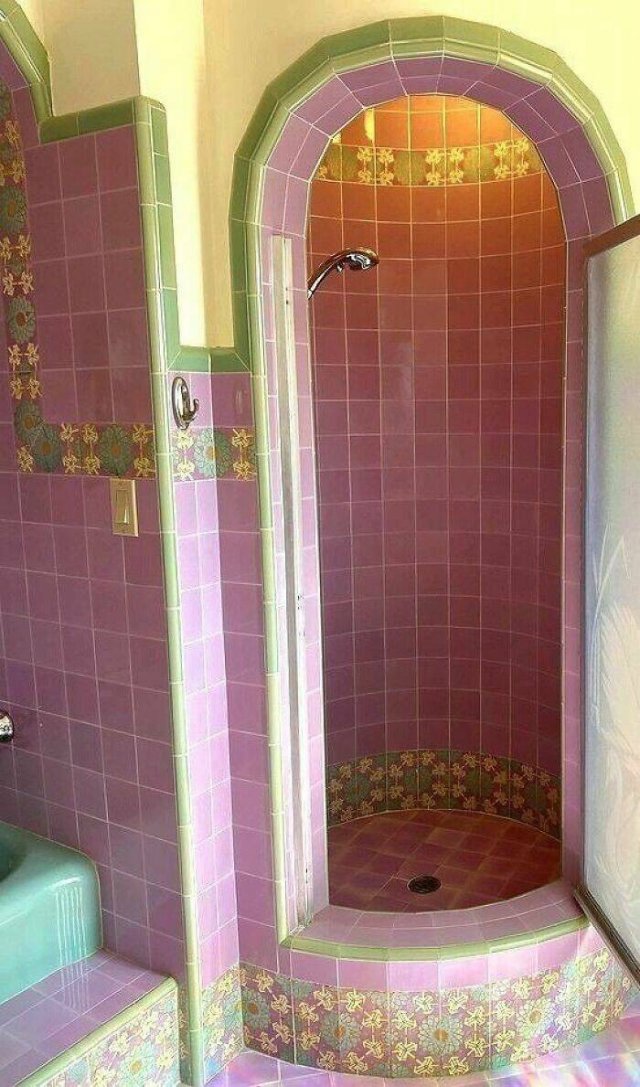 Weird Bathrooms (25 pics)