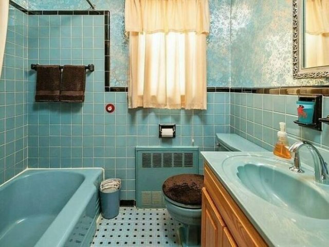 Weird Bathrooms (25 pics)