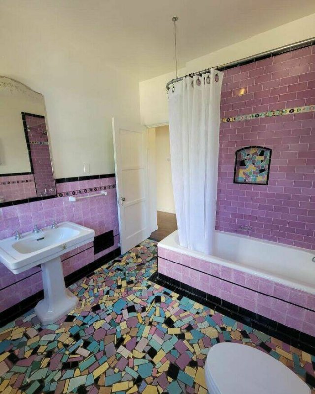 Weird Bathrooms (25 pics)