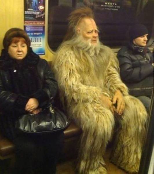 Strange People On Public Transport (20 pics)