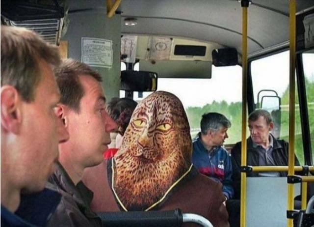 Strange People On Public Transport (20 pics)