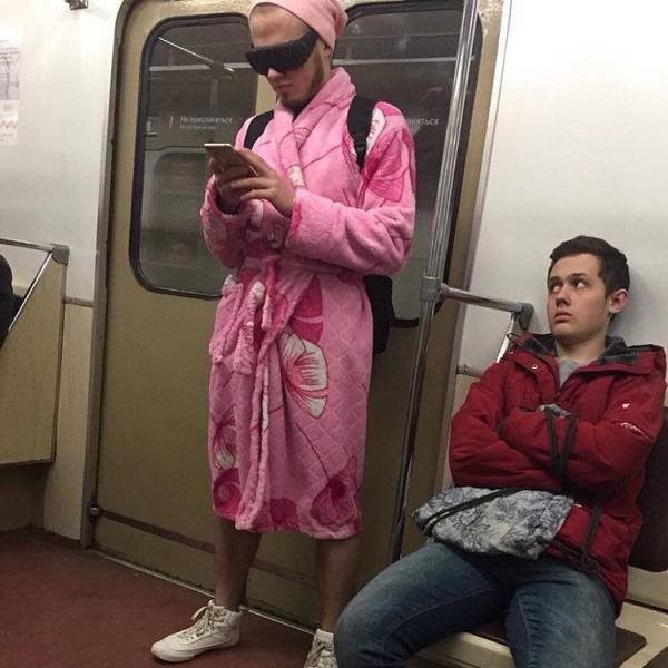 Strange People On Public Transport (20 pics)