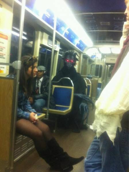 Strange People On Public Transport (20 pics)