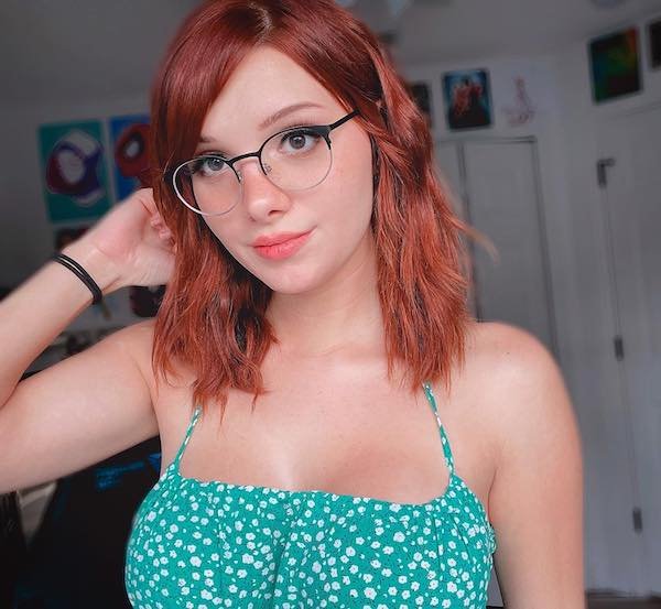 Girls In Glasses (32 pics)