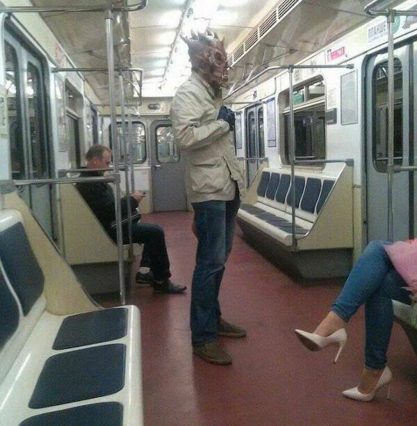 Strange People In The Subway (17 pics)