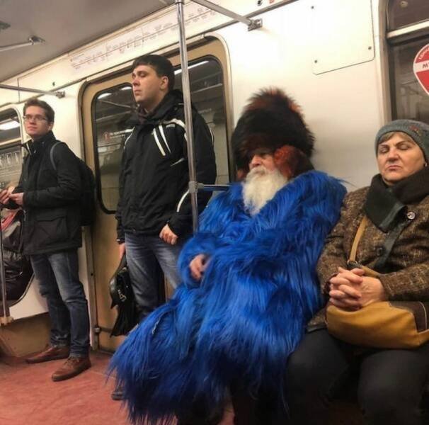 Strange People In The Subway (17 pics)