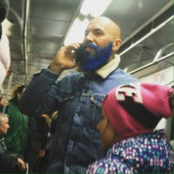 Strange People In The Subway (17 pics)