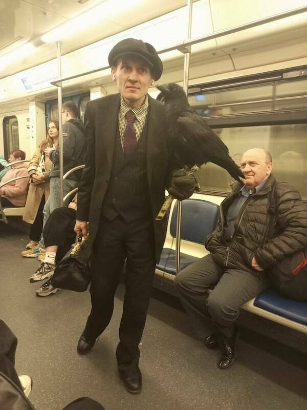 Strange People In The Subway (17 pics)