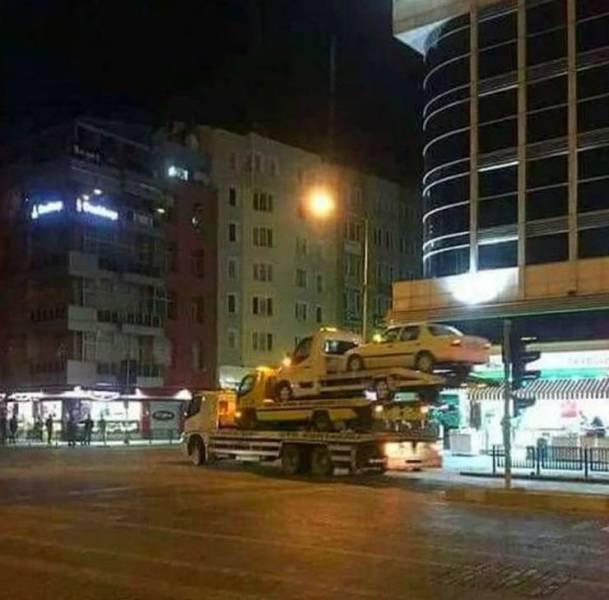 What Is Going On Here? (28 pics)