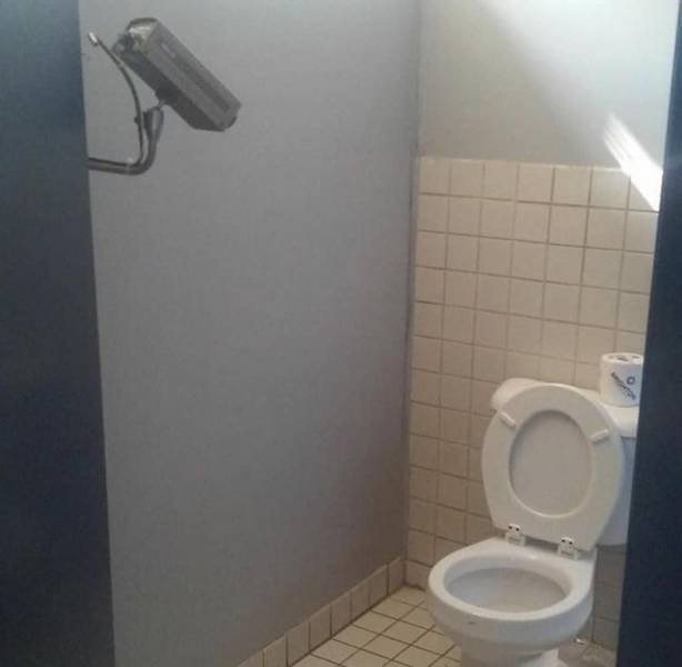 What Is Going On Here? (28 pics)